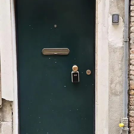 The Golden Secret Court *