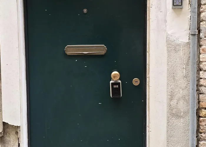 The Golden Secret Court *