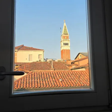 The Golden Secret Court * Venice